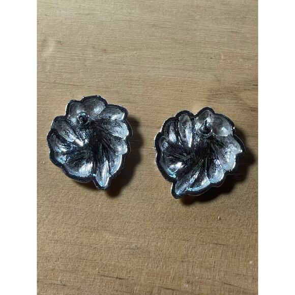 Pair of Swirl Shell like silver tone Stud Earrings. Women's Vintage? - Picture 2 of 3
